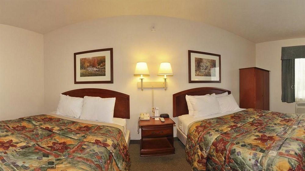 Days Inn By Wyndham Pentwater Exterior photo