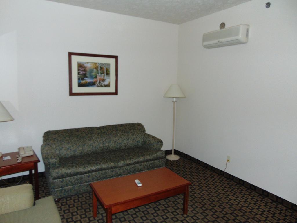 Days Inn By Wyndham Pentwater Room photo