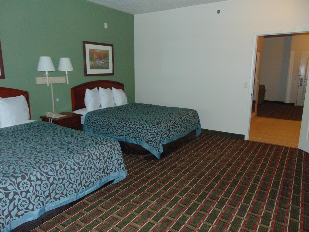 Days Inn By Wyndham Pentwater Exterior photo