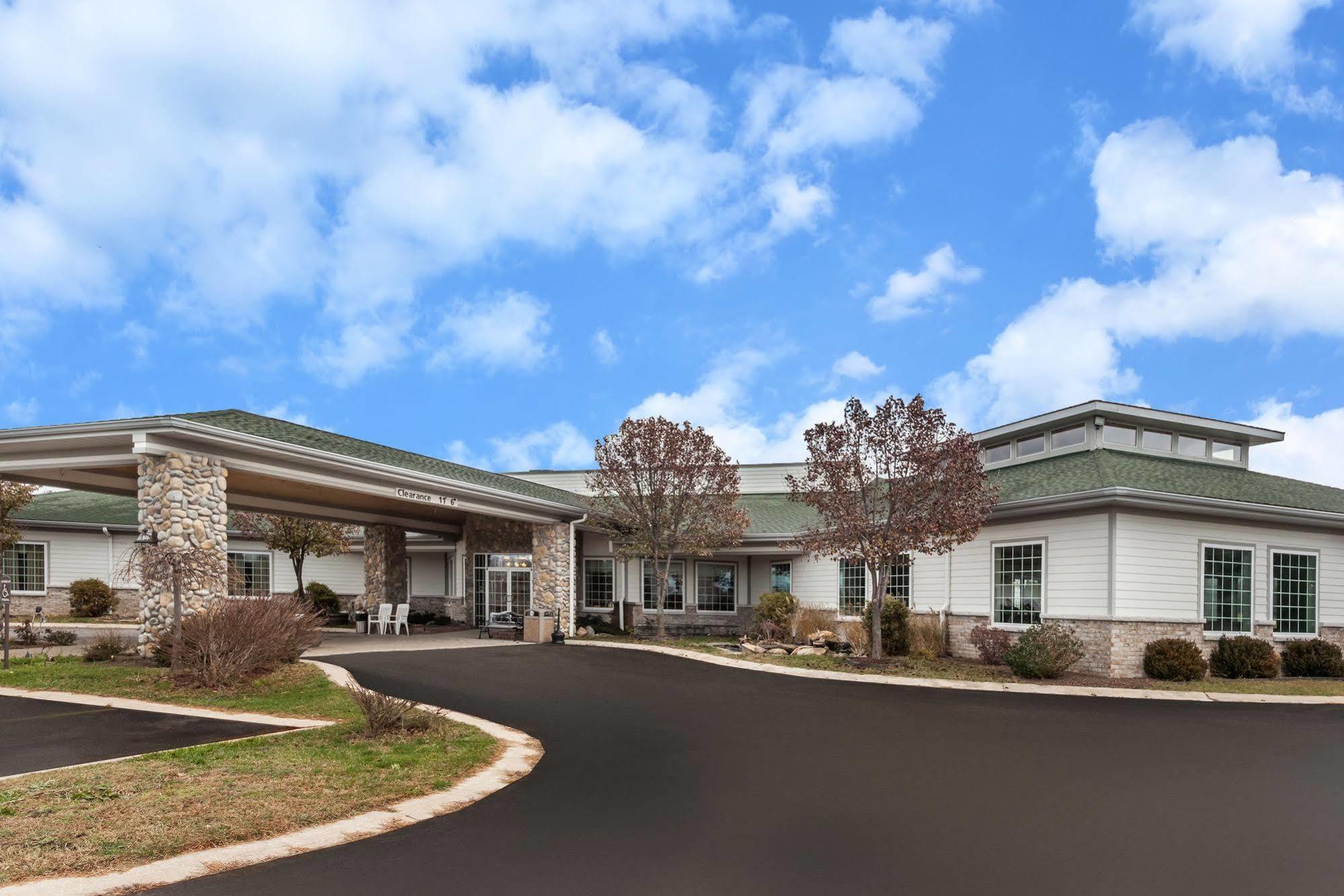 Days Inn By Wyndham Pentwater Exterior photo